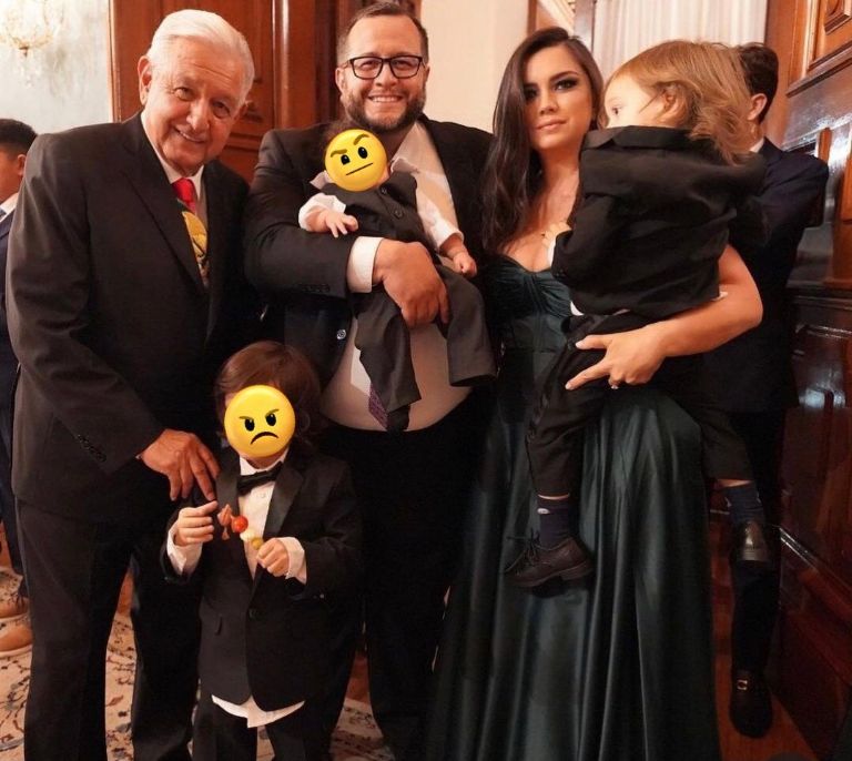 José Ramón López Beltrán con su familia 