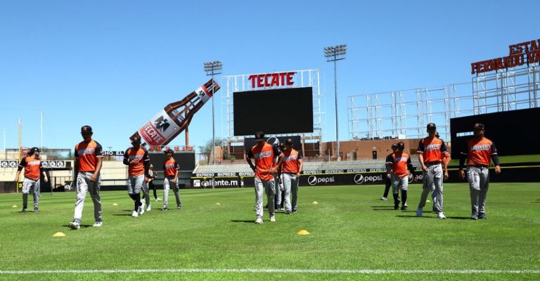 Naranjeros entrenando