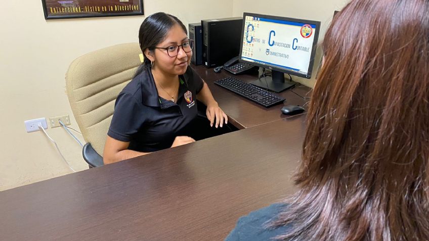 Estudiantes universitarios brindan asesoría contable a la ciudadanía en Navojoa