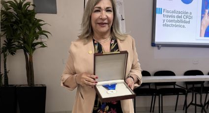 Leticia González recibe la medalla al mérito académico y profesional en Navojoa