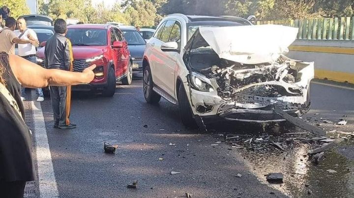 Choque múltiple en la carretera México-Cuernavaca deja dos heridos;15 autos involucrados