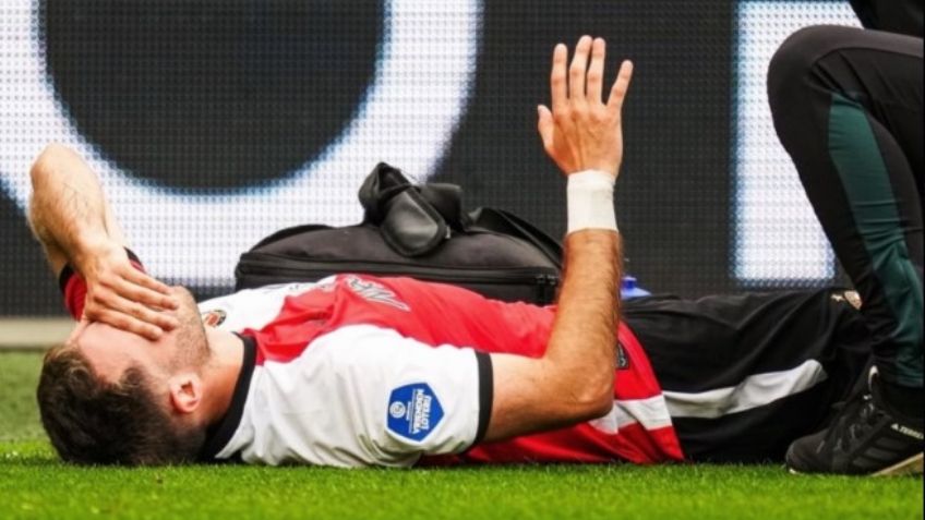 Santiago Giménez sale en camilla del partido del Feyenoord y enciende las alarmas