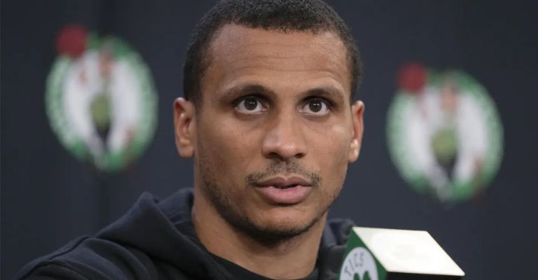 Mazzulla está feliz de contar con su equipo completo