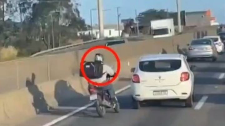 VIDEO: Motociclista muere aplastado por pesado tráiler de carga en Brasil