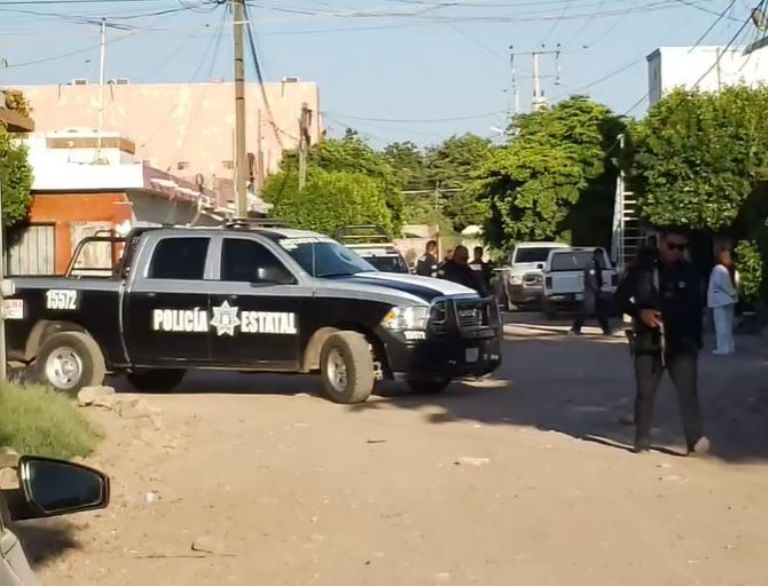 La escena del crimen fue resguardada por policías