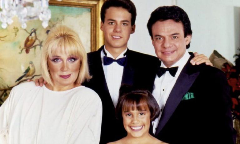 Anel, José José (QEPD) y sus dos hijos