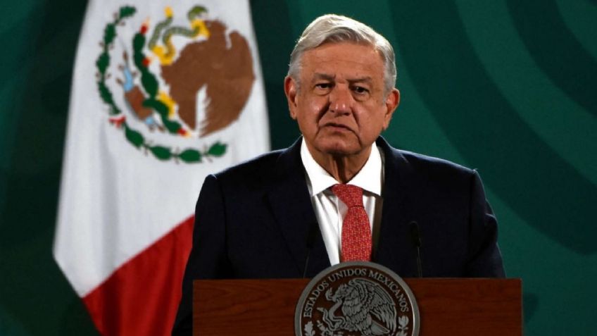 AMLO se despide de la presidencia con esta advertencia a Morena: "No roben, no mientan"