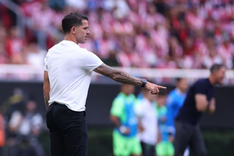 Fernando Gago se queda en Chivas