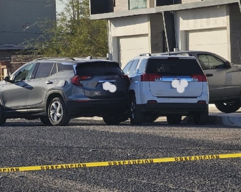 Dentro del vehículo atacado quedaron los cuerpos de la pareja