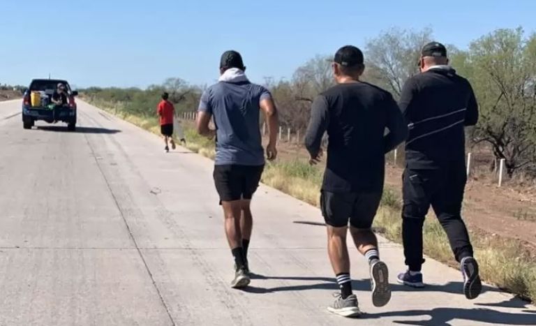 Javier corrió a lo largo de la Carretera Federal México 15
