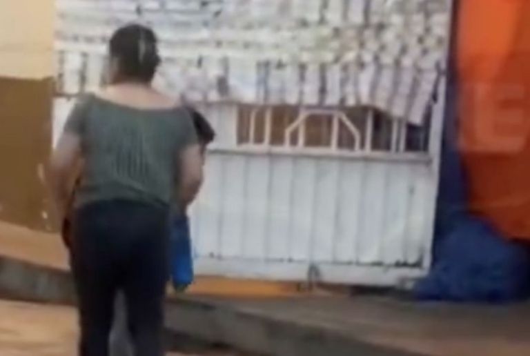 Mujer golpea a su hijo en Tlaxcala
