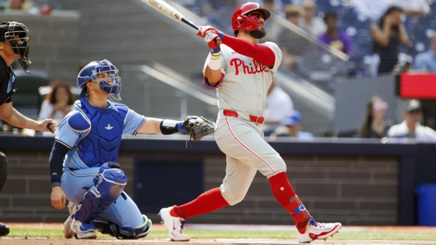 Schwarber iguala récord de Soriano en la MLB y Filis barren a los Azulejos