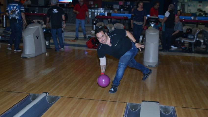 Mario Aguayo Zúñiga tira juego perfecto en la Liga Mayor de Boliche