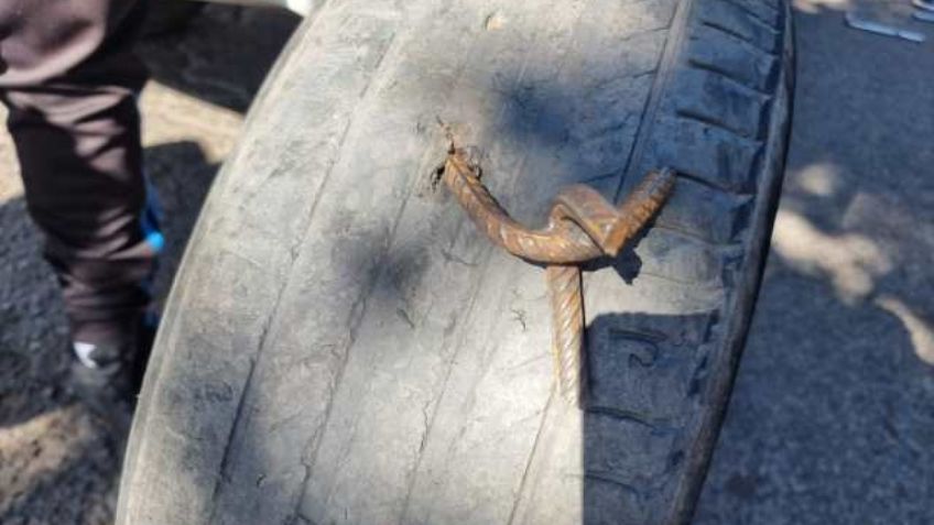 Precaución: Delincuentes arrojan decenas de 'ponchallantas' en esta carretera de Sonora