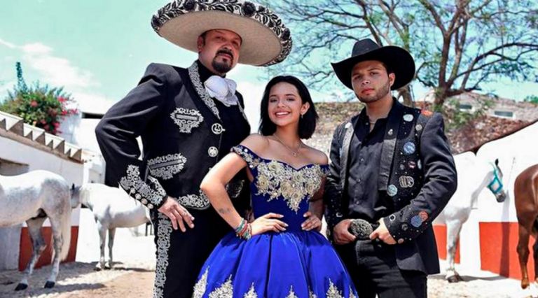 Pepe Aguilar revela cuál de sus hijos le hace más exigencias