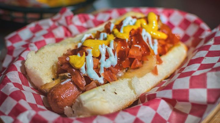 Turista de EU exhibe estafa en Puerto Peñasco; le venden 'dogo' a 250 pesos cada uno