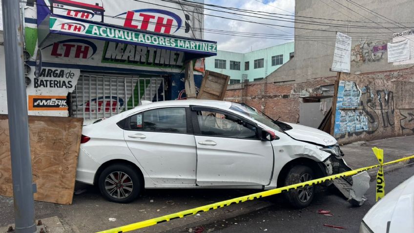 VIDEO: Sujeto atropella a madre e hijo tras estrellarse contra negocio en la GAM