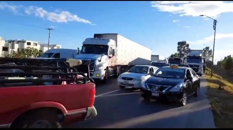 Caos en la México-Puebla