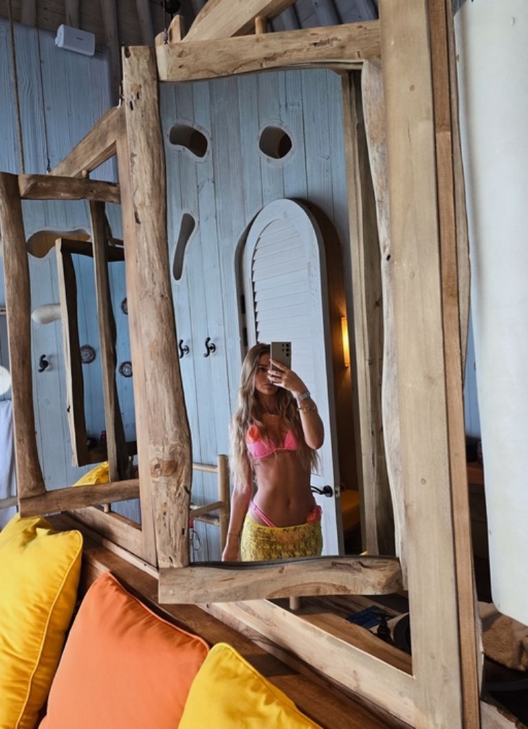 Irina Baeva disfruta de las playas de Maldives tras duro año