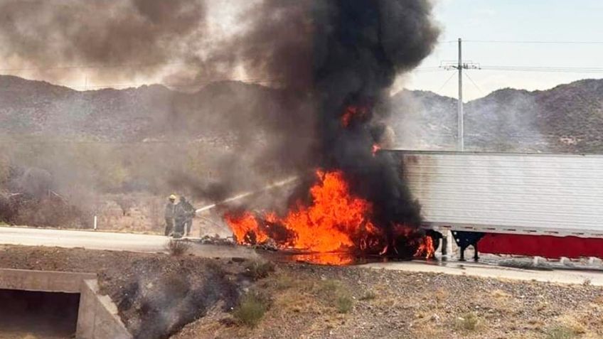 Se incendia tráiler cargado con manzanas en carretera de Hermosillo; sufrió falla mecánica