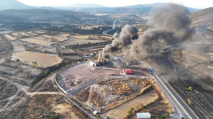 Incendio en Tepeji del Río paraliza la autopista México-Querétaro; continúa cierre parcial