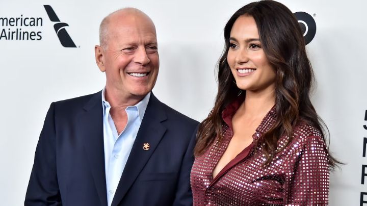 Tiene demencia y no habla: Bruce Willis reaparece en zona de incendios al lado de bomberos