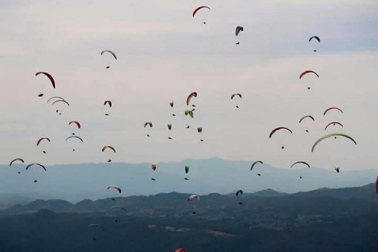 Competencia de parapente en Edomex