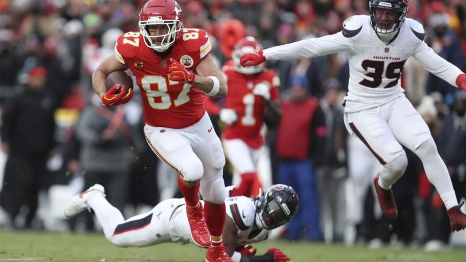 Kelce brilló enormidades en el duelo divisional ante los Texans