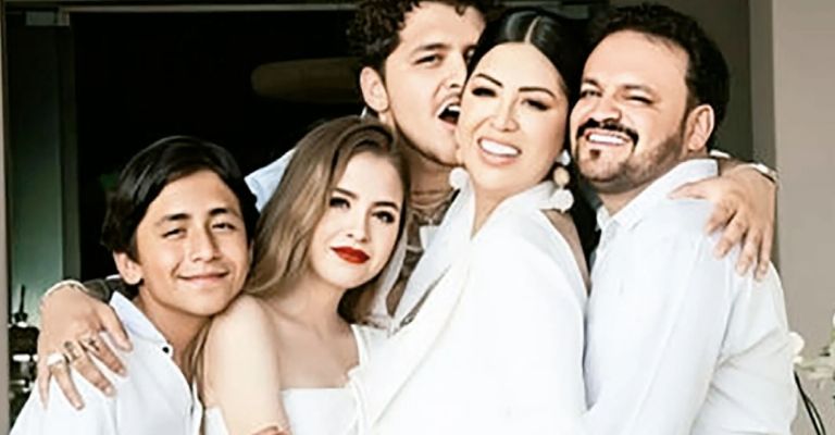 Christian Nodal acusado de transfóbico por rechazar a su hermano Alonso por volverse mujer