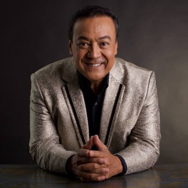 Carlos Cuevas sufre asalto en Farmacia Guadalajara