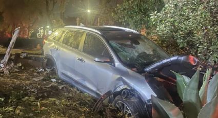 VIDEO: Vehículo se queda sin motor tras brutal volcadura en Río Churubusco, en Iztapalapa