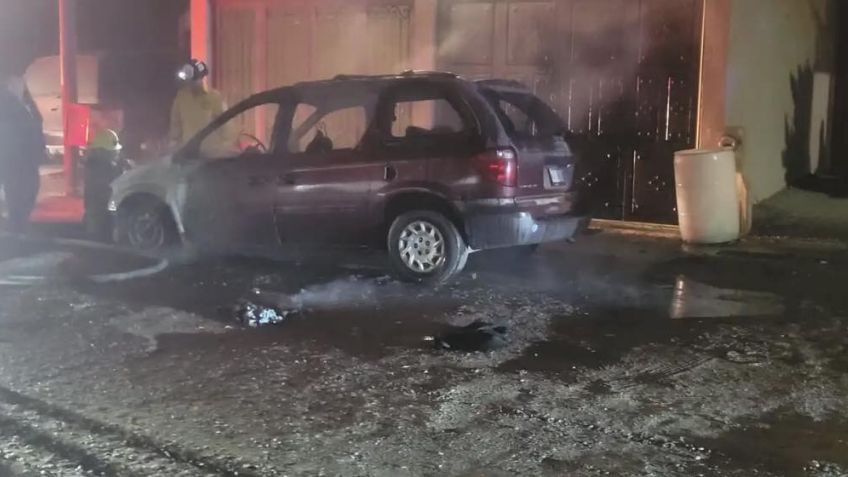 Sujetos lanzan bomba contra auto y provocan voraz incendio en Ciudad Obregón, revelan