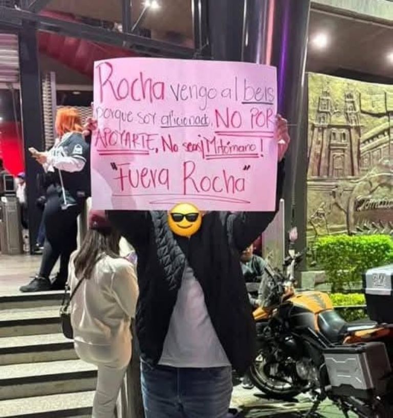 Fanáticos de Tomateros protestan contra Rubén Rocha en la Final de la LMP. Foto: Internet