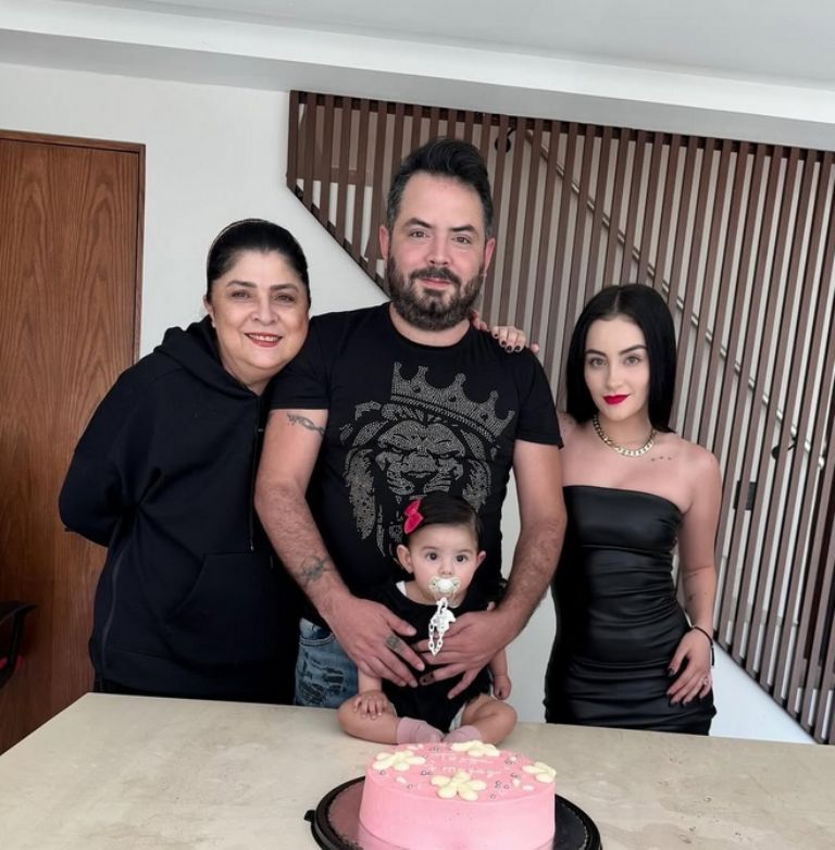 José Eduardo Derbez celebra 1 mes más con Tessa