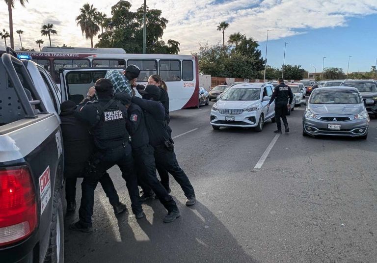 Arrestan a dos personas en bloqueo en favor a Lamberto G