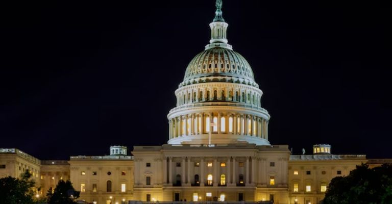 EU sigue en cierre por disputa sobre salud