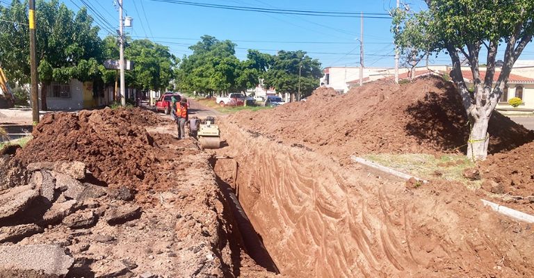 Ciudad Obregón: Avanza Oomapasc en obra de drenaje sobre la calle Mayo
