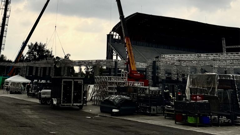 Se comenzó a montar el podio en la zona del estadio del AHH