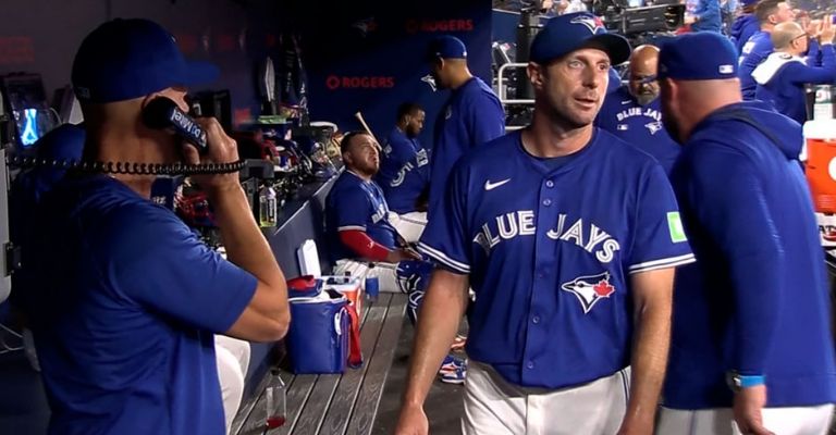 El lanzador ha estado apoyando a su equipo