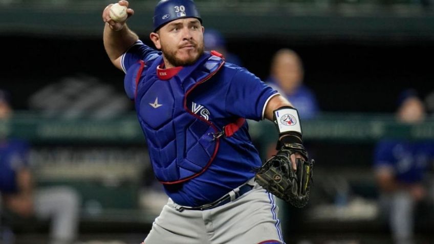 El receptor mexicano Alejandro Kirk es finalista al Guante de Oro en MLB