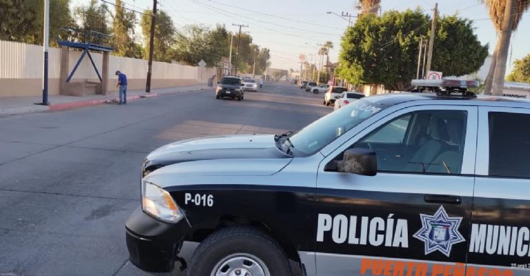 Elementos de la Policía Municipal de Puerto Peñasco se movilizaron hacia el lugar de los hechos.
