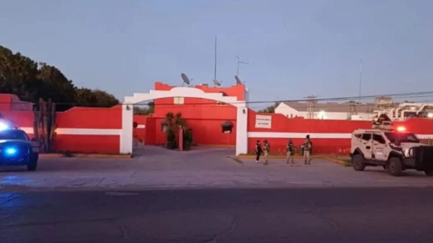 Sujetos armados irrumpen en hotel de Ciudad Obregón y 'levantan' a tres personas; una logra escapar