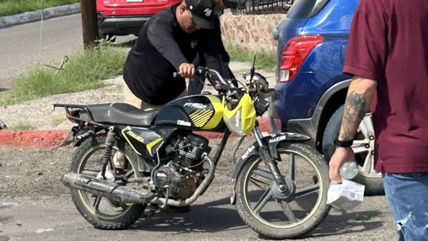Trasladan al hospital a motociclista tras provocar aparatoso choque en Ciudad Obregón