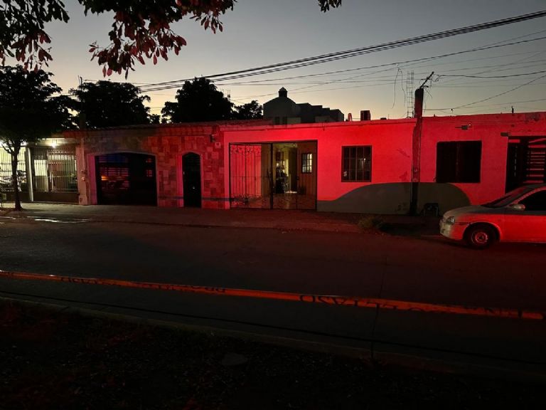 Los Mochis: investigan doble homicidio tras hallazgo de mujer y joven en vivienda