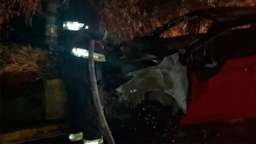 Evitan tragedia en Mazatlán: Pasajeros logran escapar de vehículo envuelto en fuego tras accidente