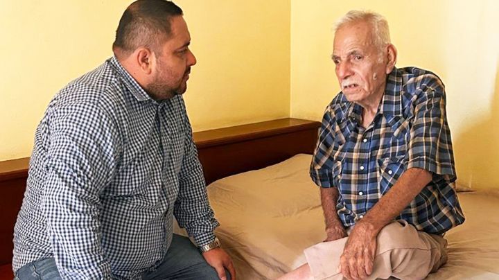 DIF Navojoa rescata a don Ángel, adulto de 80 años que vivía en soledad y abandono en su hogar