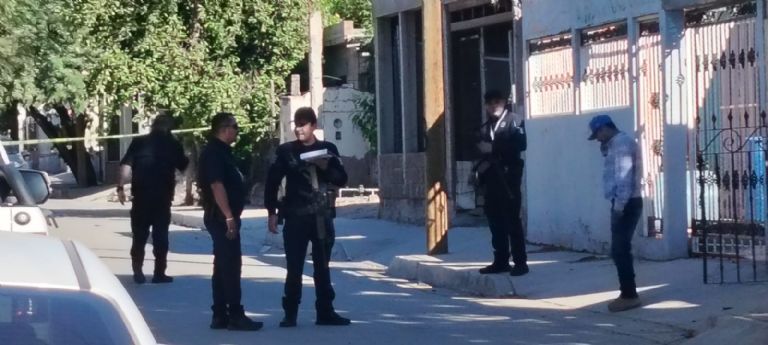 Diversas autoridades presentes en el lugar de los hechos