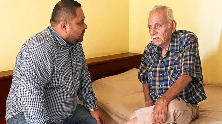 DIF Navojoa rescata a don Ángel, adulto de 80 años que vivía en soledad y abandono en su hogar