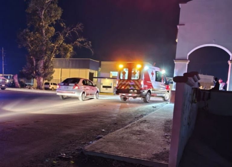 Socorristas atendieron al afectado y lo llevaron a un centro médico