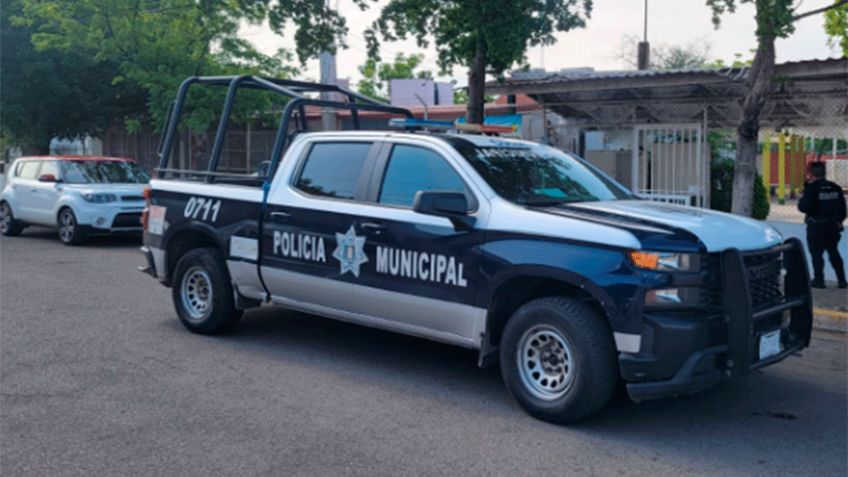 Delincuente intentó huir lanzándose a un canal, pero la policía lo atrapó en Culiacán